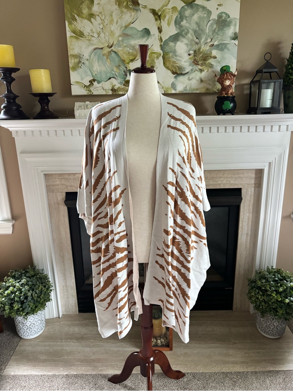 *NEW* Chico’s Women’s Tiger Ruana Covering - L/XL